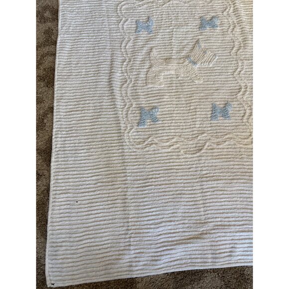 Chenille Bedspread with Scottie Dogs & Blue Bows 45"x66" Vintage - Picture 3 of 16